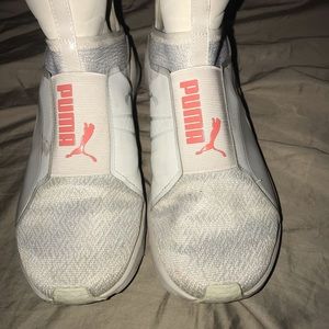 Puma exercises sneakers